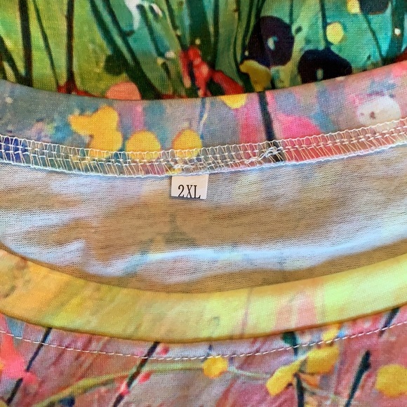 JUSTFASHIONNOW Multi Color Floral Tee size 2XL - Picture 5 of 6
